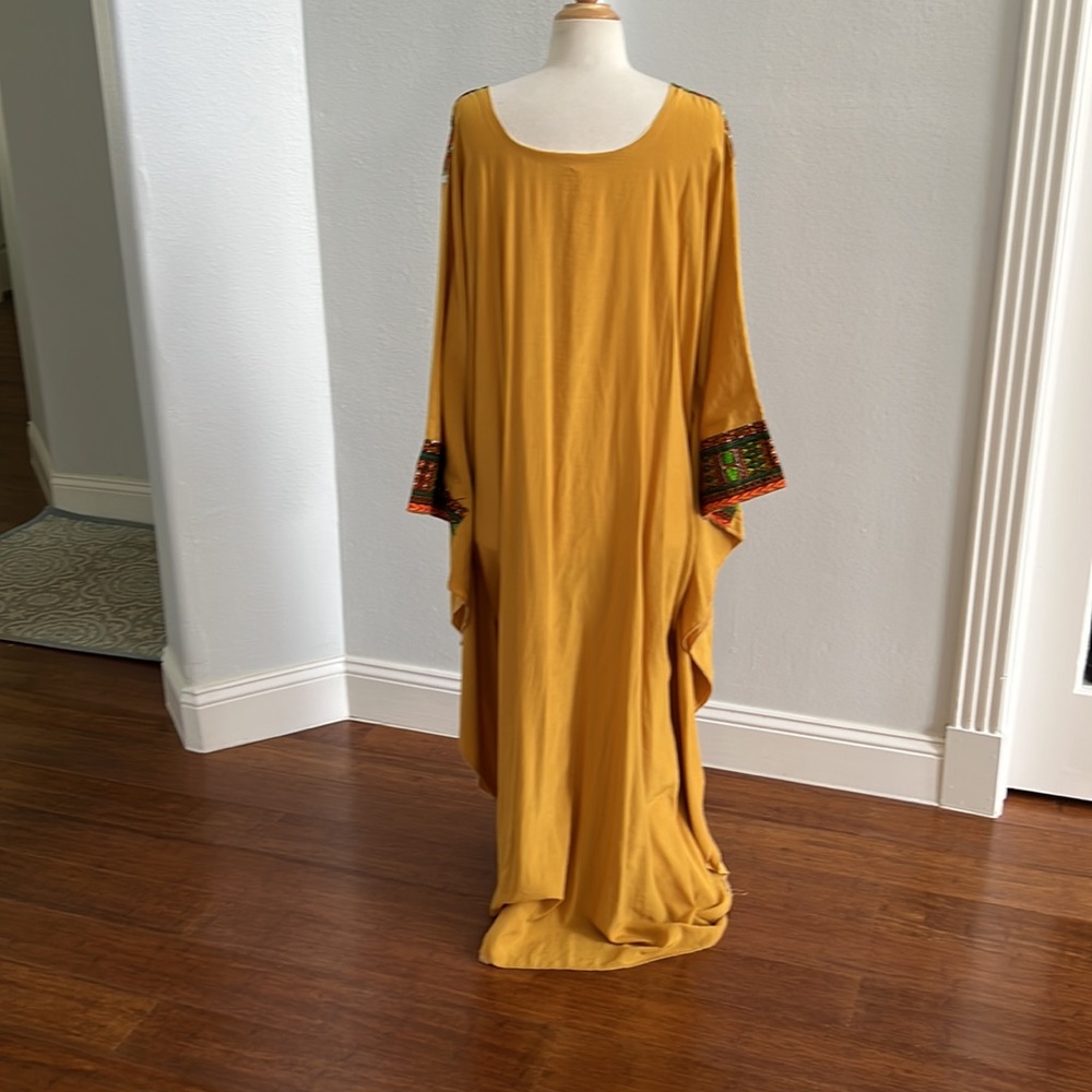 Free Flaw Caftan w/ Beautiful Dashiki Embellishment - Picture 4 of 9